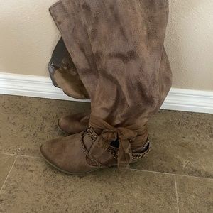 Super cutie buckle boors